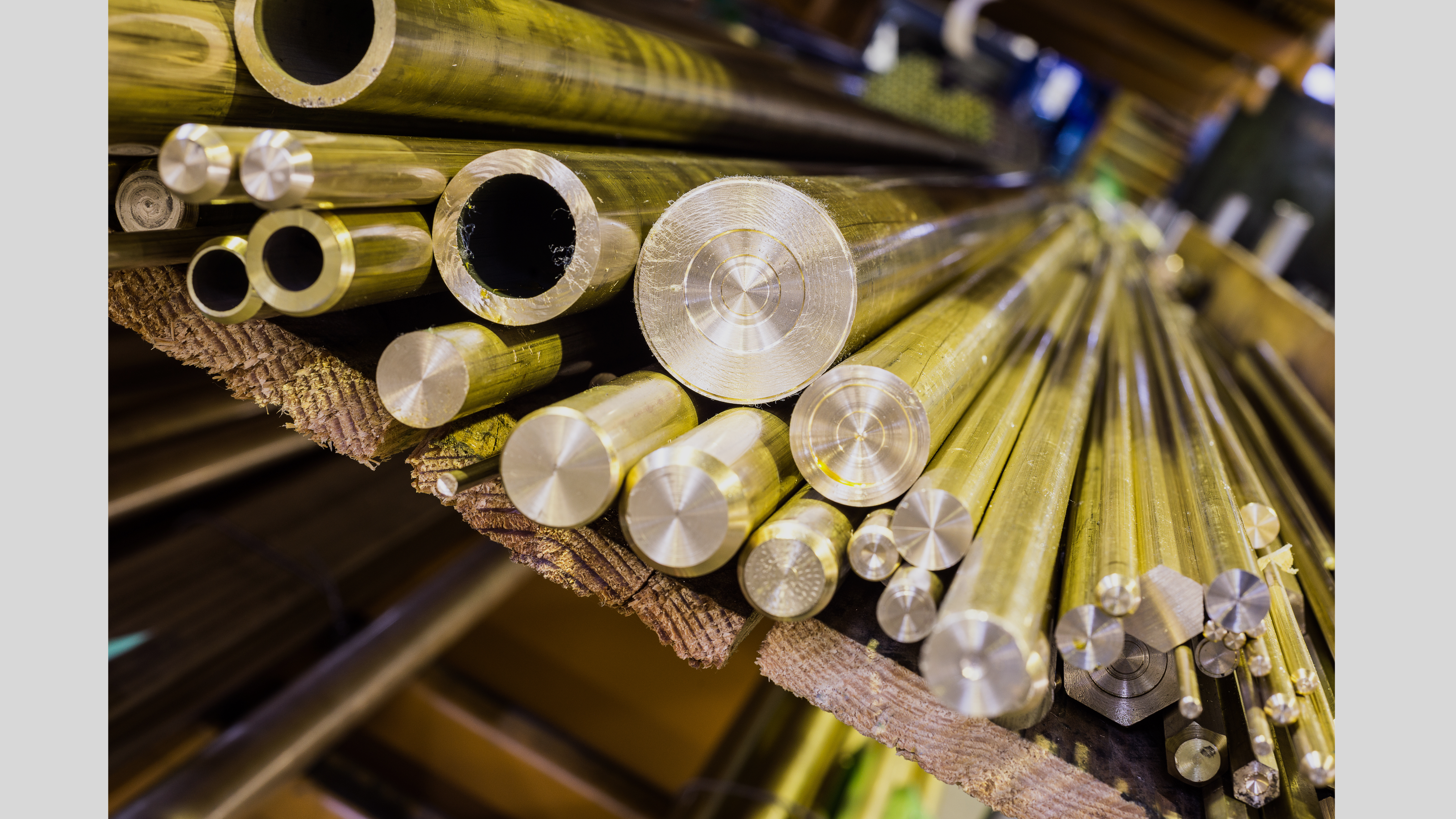 Yellow/brass material